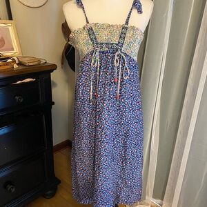 Stunning vintage 70’s prairie boho midi dress with tie straps and floral print